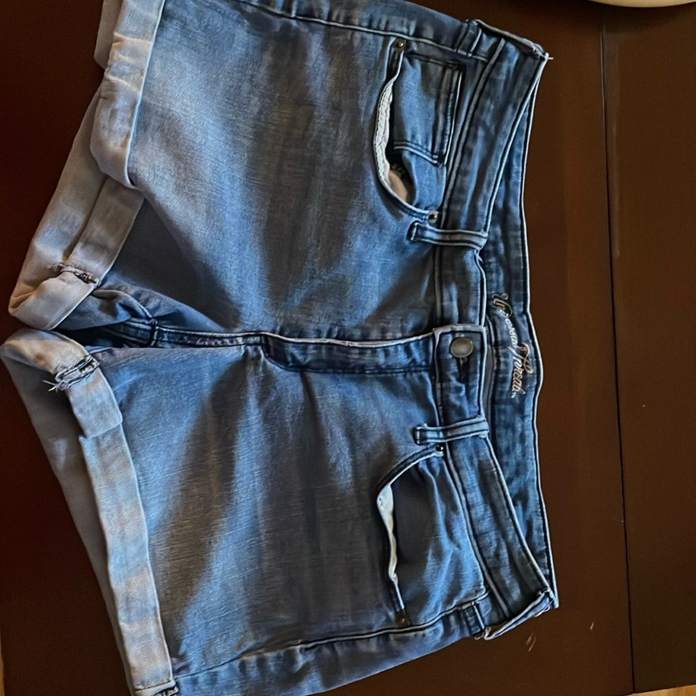 Universal thread, rolled denim shorts